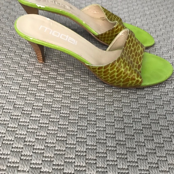 Super Cute Moda Sandals! - Picture 3 of 3